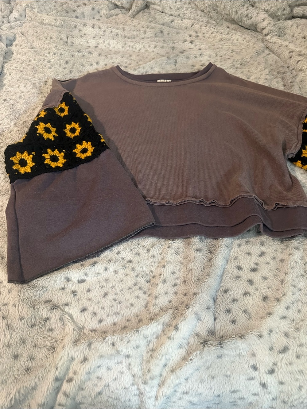 POL Cropped Gray Top with Black & Yellow Crochet Sunflower Sleeves